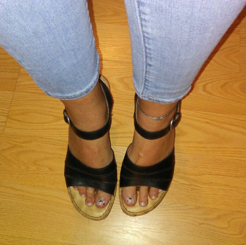 👡🖤 Born brand black wedges size 10